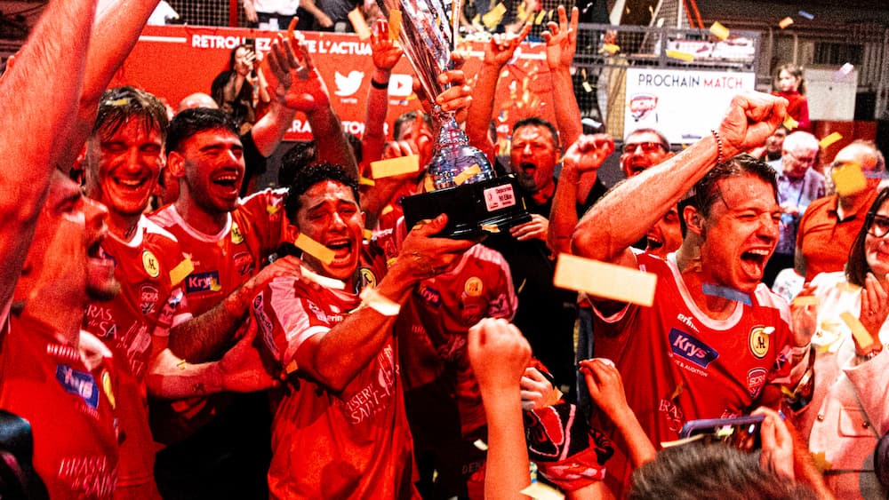 Tous en rouge, tous champions, tous heureux ! | SCRA - Skating Club de ...